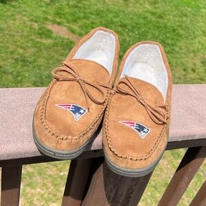 New England Patriots Men’s Moccasin Slippers Size Medium